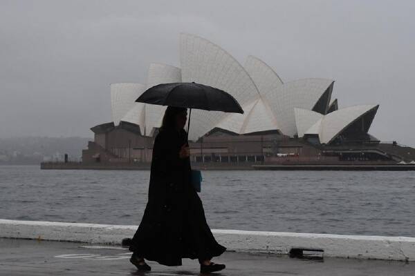 Sydney received almost 30mm more rain than a typical April this year. (Mick Tsikas/AAP PHOTOS)