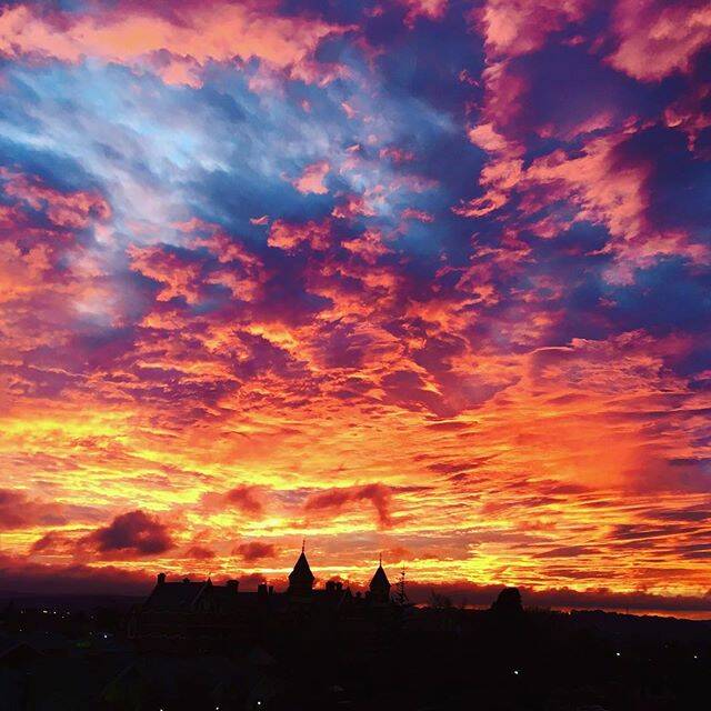 @mandygilbert5sea "Rainbow sky this morning . #sunrise #sunrise_and_sunsets #ballarat"