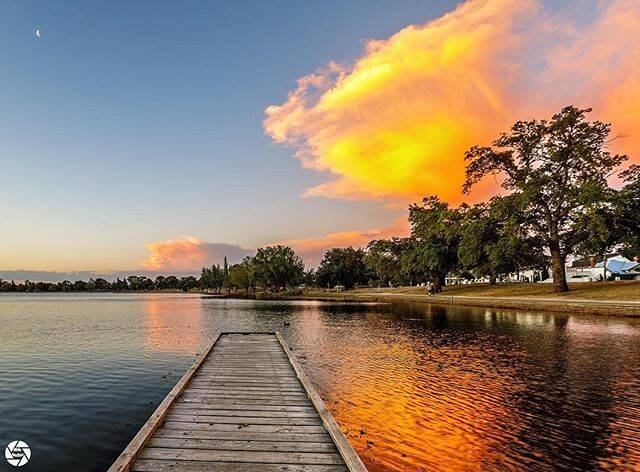 PIC OF THE DAY: @wadebuchan "Sunset at Lake Wendouree. #visitballarat #visitvictoria #liveinvictoria #ballarat #lakewendouree #canoncollective #canon #theballaratlife"