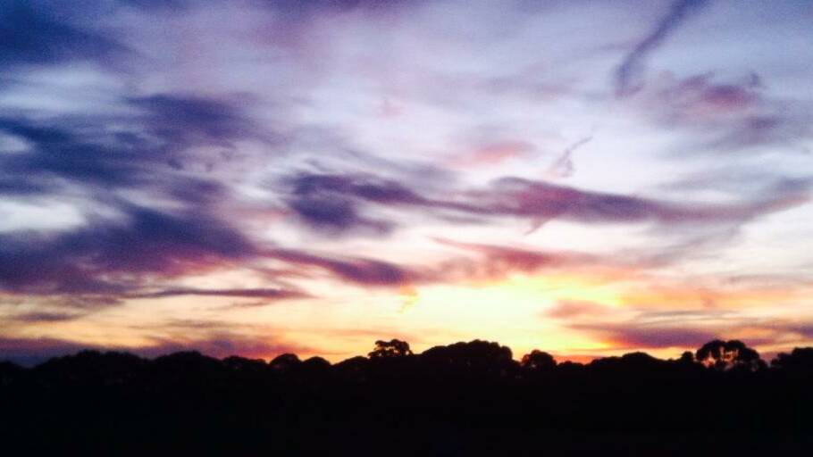 Reader Lisa Osborne Radnell sent us this great sunset shot from last night. 