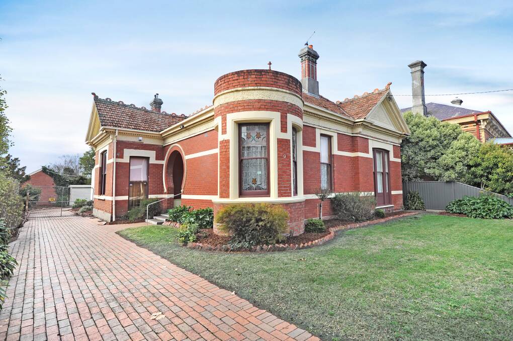 House of the week |​ 9 Errard Street South | Bring this icon back to life