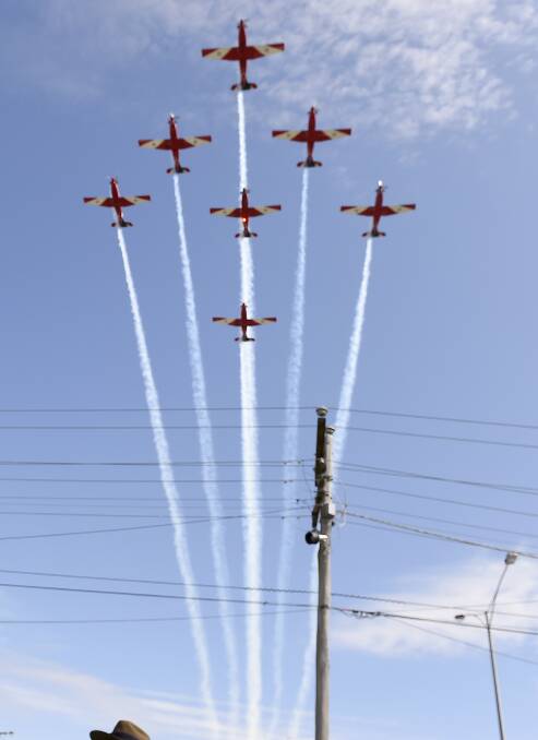 The Roulettes flying over the Sebastopol war memorial in 2014. 
