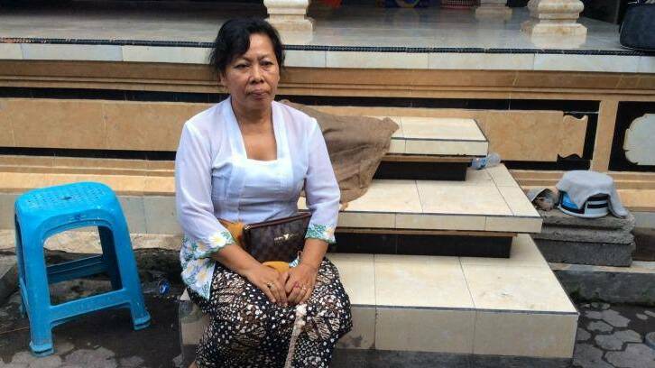 Ketut Arsini, the widow of slain police officer Wayan Sudarsa, said her husband could have been saved if Sara Connor sought help. Photo: Jewel Topsfield