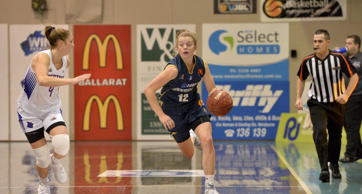 Abbey Wehrung in action for the Rush against Nunawading on Saturday night.  Picture: Dylan Burns.