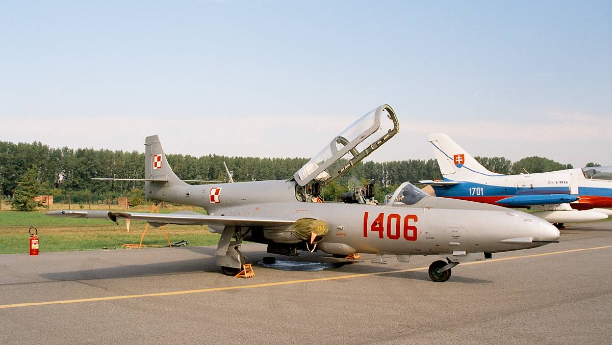 The finished product: a restored Iskra at a Polish airshow in 2005. Photo: Przemyslaw Idzkiewicz.