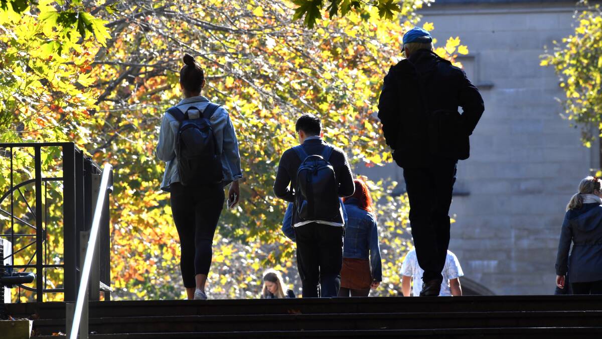 A report by Victoria Institute’s Mitchell Institute has for the first time put a price on so-called early leavers – Australians who leave school early and never attain a year 12 qualification. 
