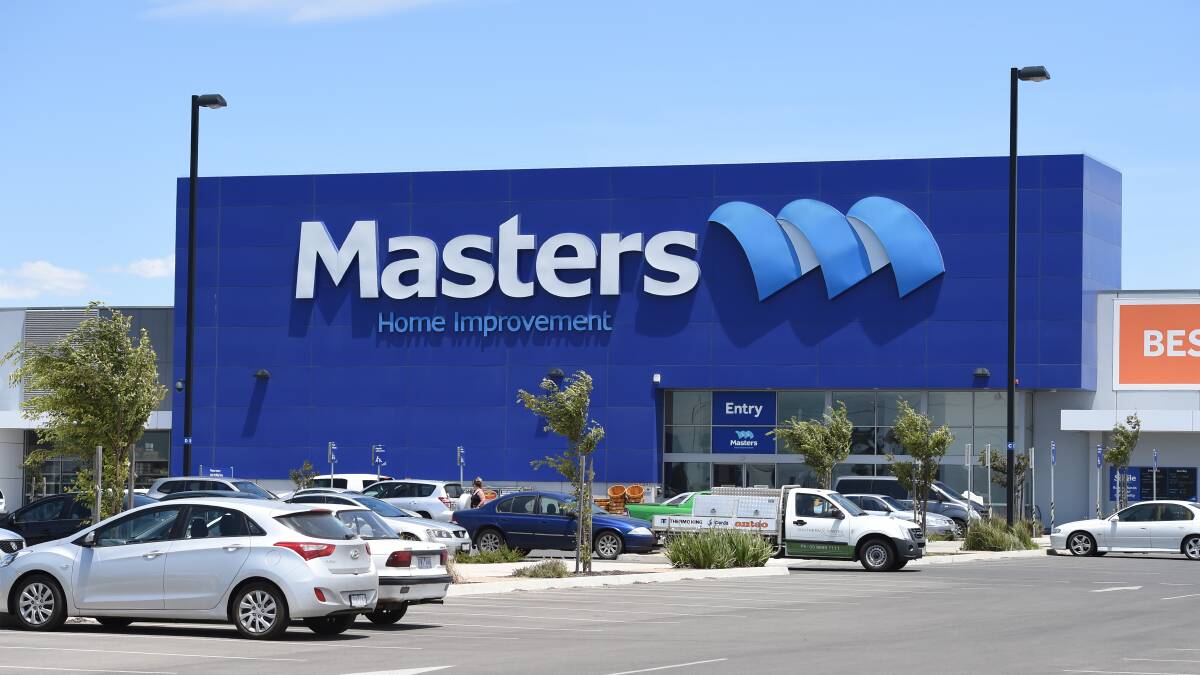 Ballarat Masters Home Improvement could close before the final sale day as workmen dismantle shop shelves.