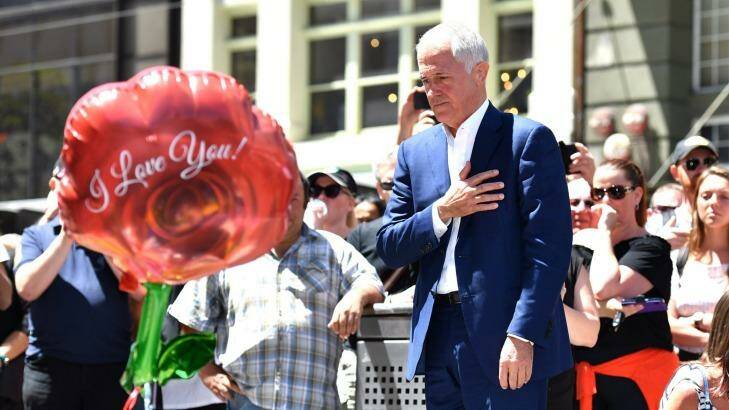 Malcolm Turnbull lays flowers at a makeshift Bourke Street memorial. Photo: Joe Armao, Fairfax Media.