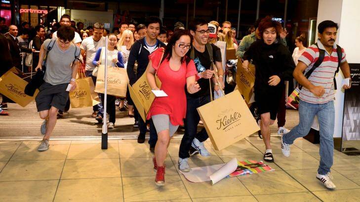 A big crowd was ready for the 5am start at Myer in Melbourne's CBD. Photo: Penny Stephens 