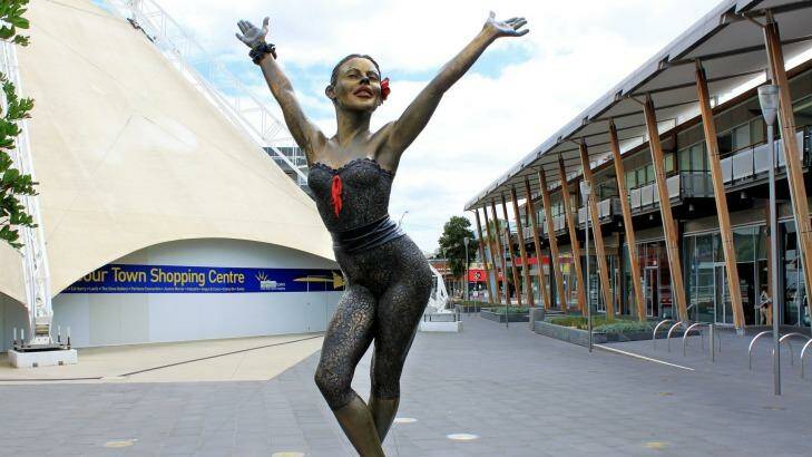Kylie Minogue statue formerly at Docklands, photo taken March 2010 photo: BC_Harry,  http://creativecommons.org/licenses/by-nc-sa/3.0/  Photo: photo: BC_Harry