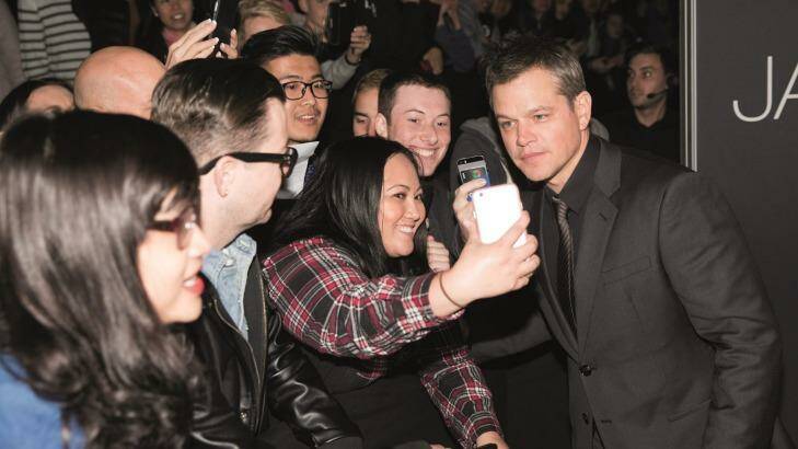 Matt Damon poses with fans at the <i>Jason Bourne</i> Sydney premiere.