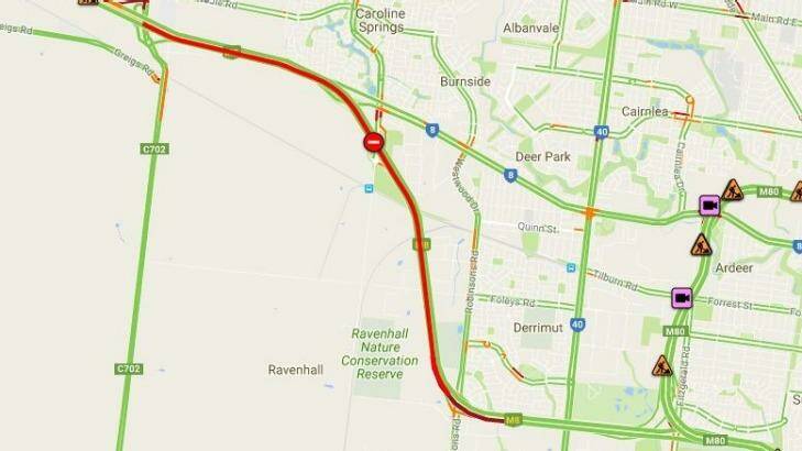 A grassfire at Ravenhall has closed part of Western Freeway. Photo: VicRoads