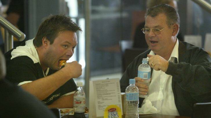 George and Carl Williams enjoy a meal near court in 2004. Photo: Jason South
