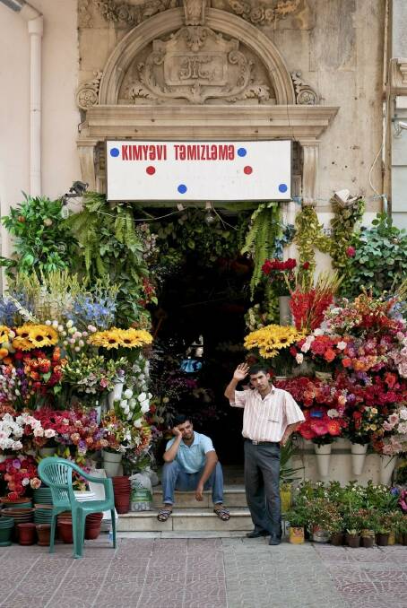 A flower shop in Baku, Azerbaijan.  Photo: Zoonar GmbH / Alamy