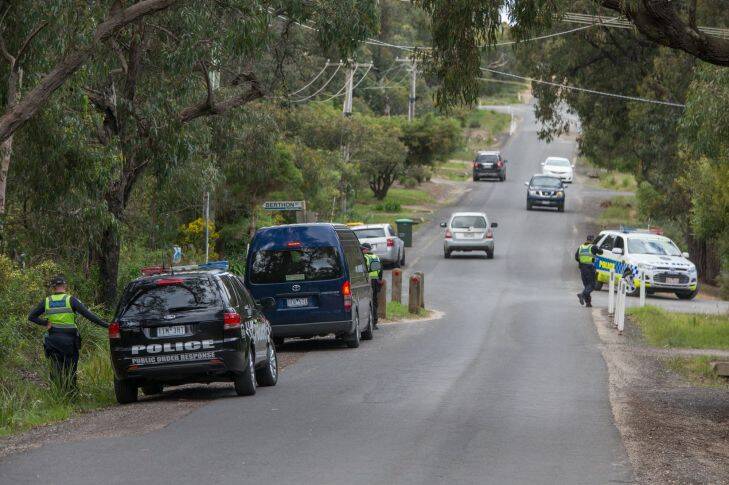 The search continues for missing person Elisa Curry at Airey's. Police search the streets near Elisa Curry's house int Aireys inlet.  5th October 2017. Photo by Jason South
