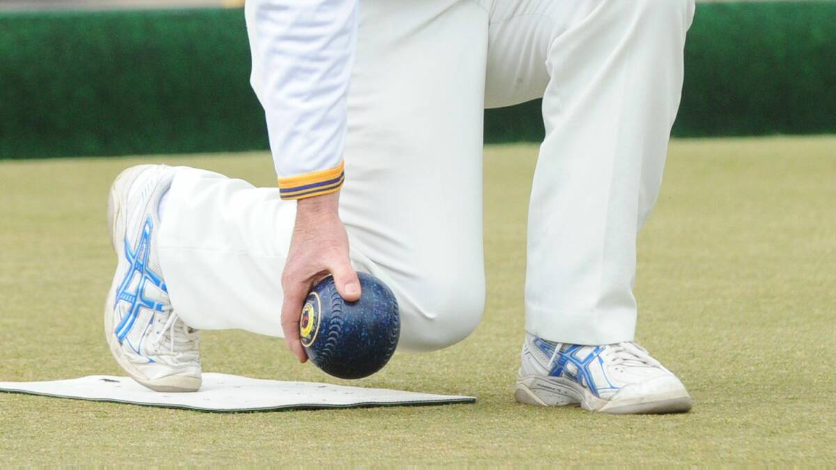 Bowls: Flag favourites Grovers sweep aside Vics