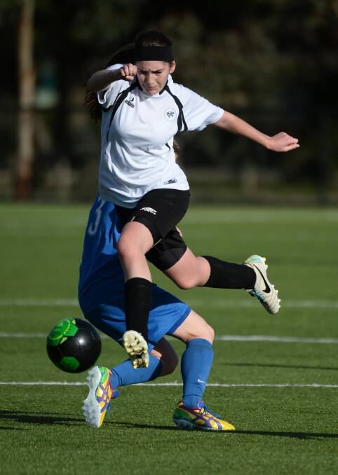 FOOTWORK: North United White’s Leah Cushion leaps past her Warrnambool opponent. PICTURE: ADAM TRAFFORD