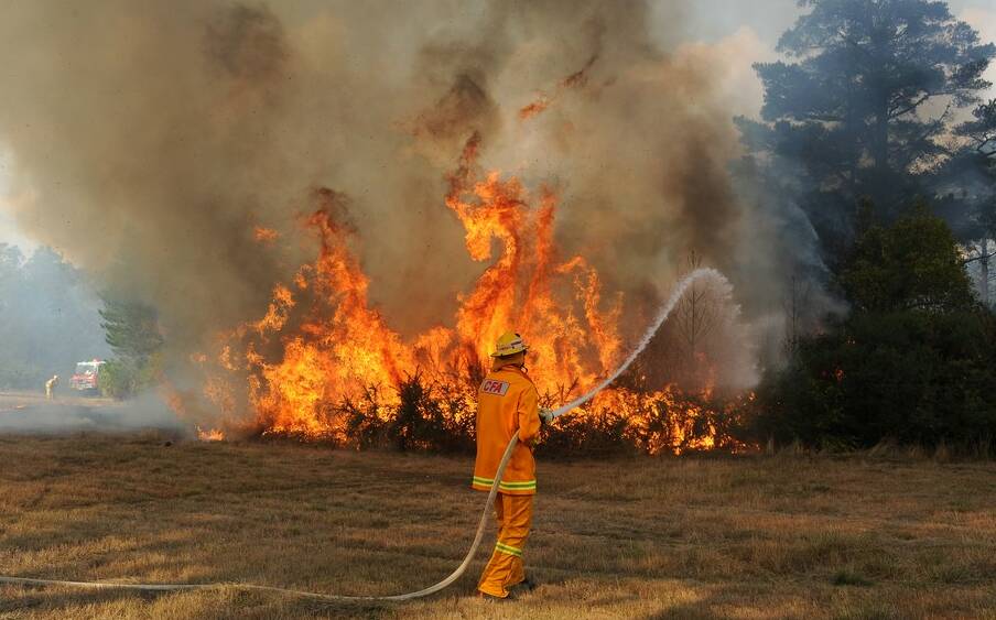 The bushfire on Saturday which burnt into the night. Picture: Justin Whitelock.