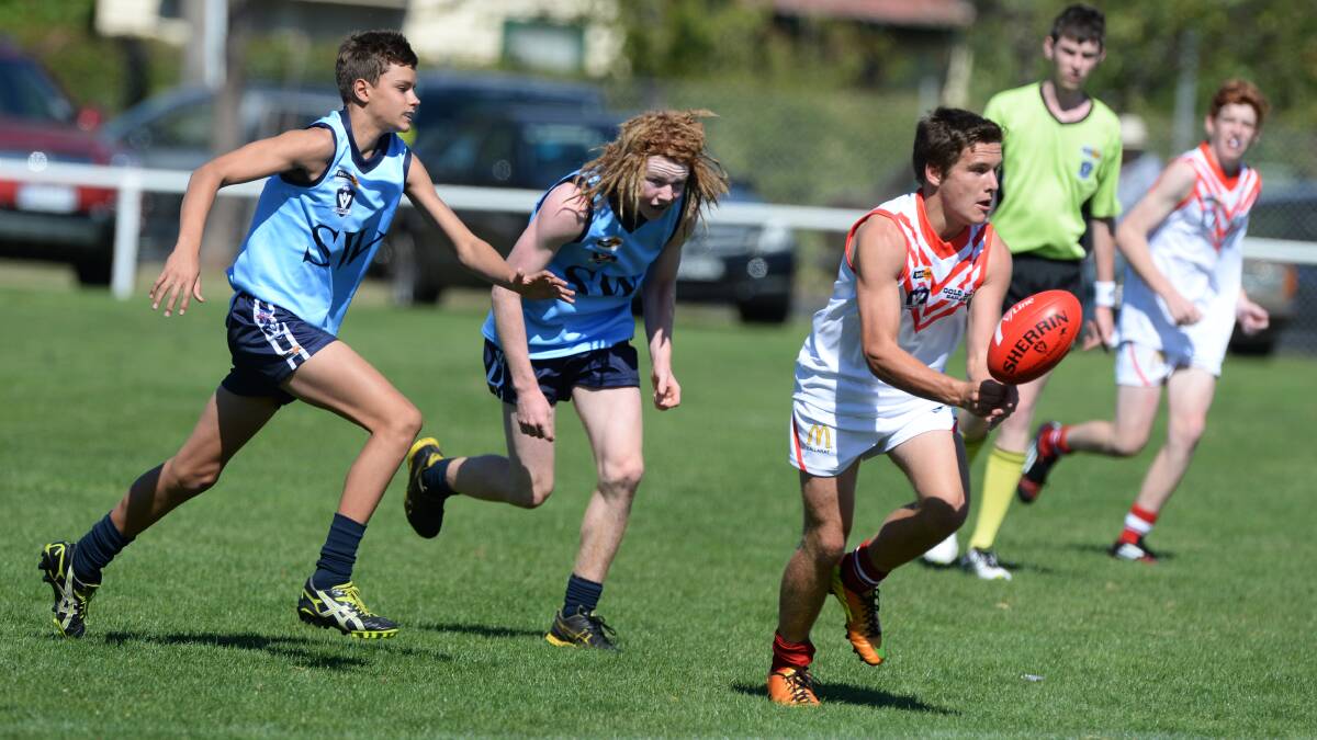 V/LINE UNDER-15 SCHOOLBOY FOOTBALL CHAMPIONSHIPS - DIV 3 - ROUND 1 - Ballarat v South West. Cooper Henson (South West), Billy Galpin (South West) and Daniel Howell (Ballarat). PIC: KATE HEALY