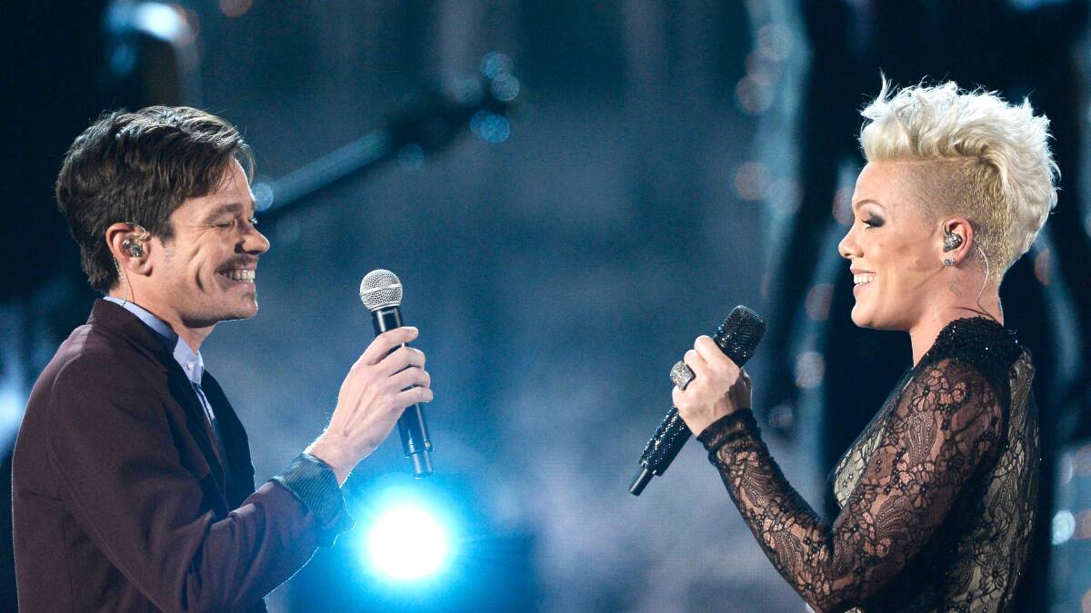 Singers Nate Ruess (L) and Pink perform onstage during the 56th GRAMMY Awards at Staples Center on January 26, 2014 in Los Angeles, California. Photo: GETTY IMAGES