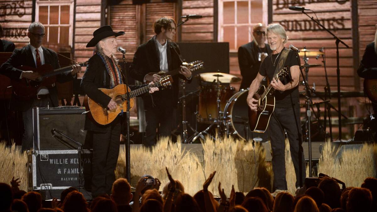Musicians Willie Nelson (L) and Kris Kristofferson (R) perform onstage during the 56th GRAMMY Awards at Staples Center on January 26, 2014 in Los Angeles, California. Photo: GETTY IMAGES