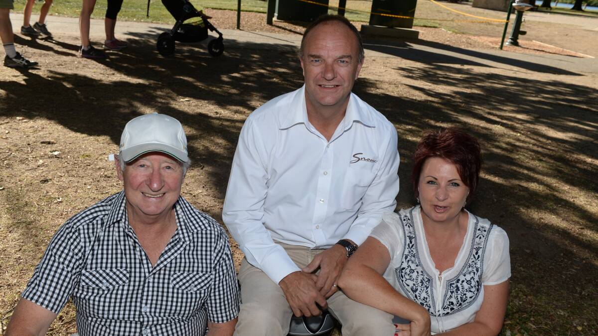 Peter Gilbert, Mal Laurie and Jo Laurie of Buninyong at the Begonia Festival Parade