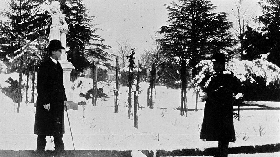 Snow in the Ballarat Botanical Gardens in 1906. PICTURE: MUSEUM VICTORIA