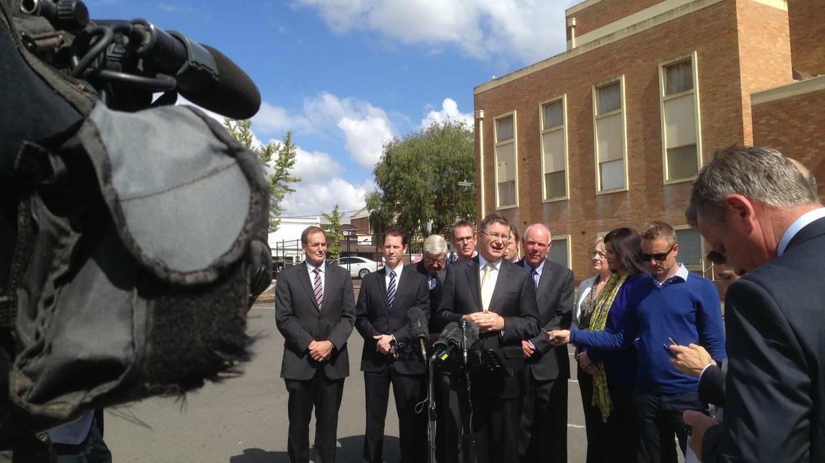 Denis Napthine announces that, if re-elected, VicRoads headquarters will be built next to Civic Hall.