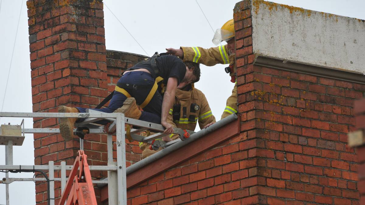 Fire crews rescue a tradesman from a broken scissor lift. PICTURE: LACHLAN BENCE 