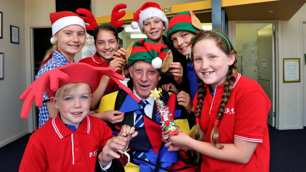 Pleasant Street Primary School’s annual fundraiser Christmas Fest: Clockwise around Cr John Philips are Oscar Cherry, Lily Fraser, Gabi Fitzpatrick, Ben Goldsborough, Felix Oliver and Amber Peters.