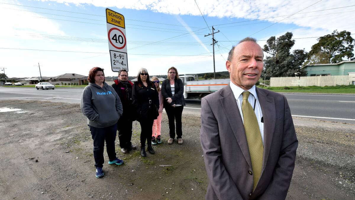 Geoff Howard MP and Magpie Primary School parents at the Midland Highway intersection.