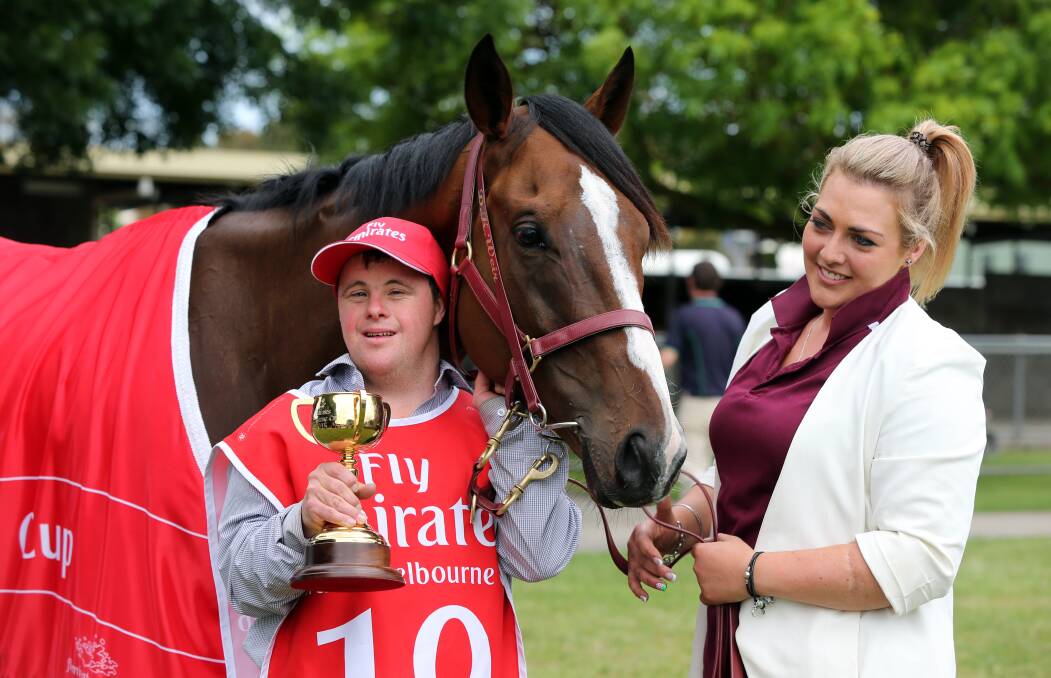 THE PRINCE: Strapper Stevie Payne with 2015 Melbourne Cup winner Prince of Penzance, and strapper Maddie Raymond in Warrnambool Thursday.