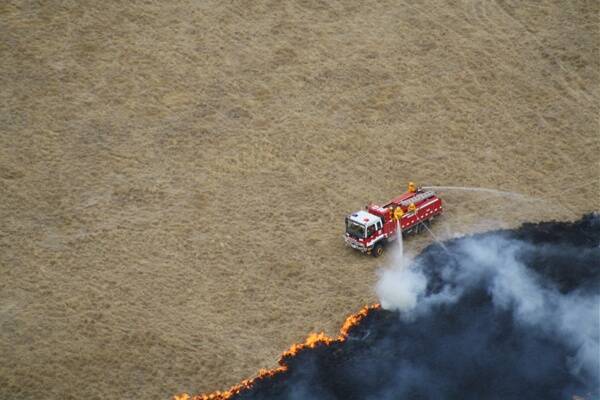 Fire fighters battling the fire. Picture: CFA 