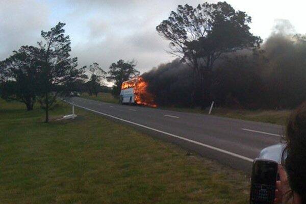 The burning bus. Picture: @splatdesigns, TwitPic