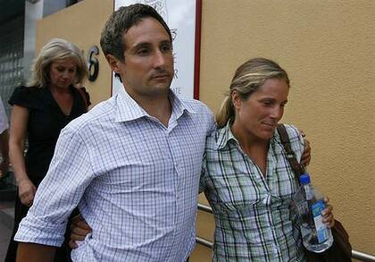 Leaving court ... Pablo Comas and wife Samantha.