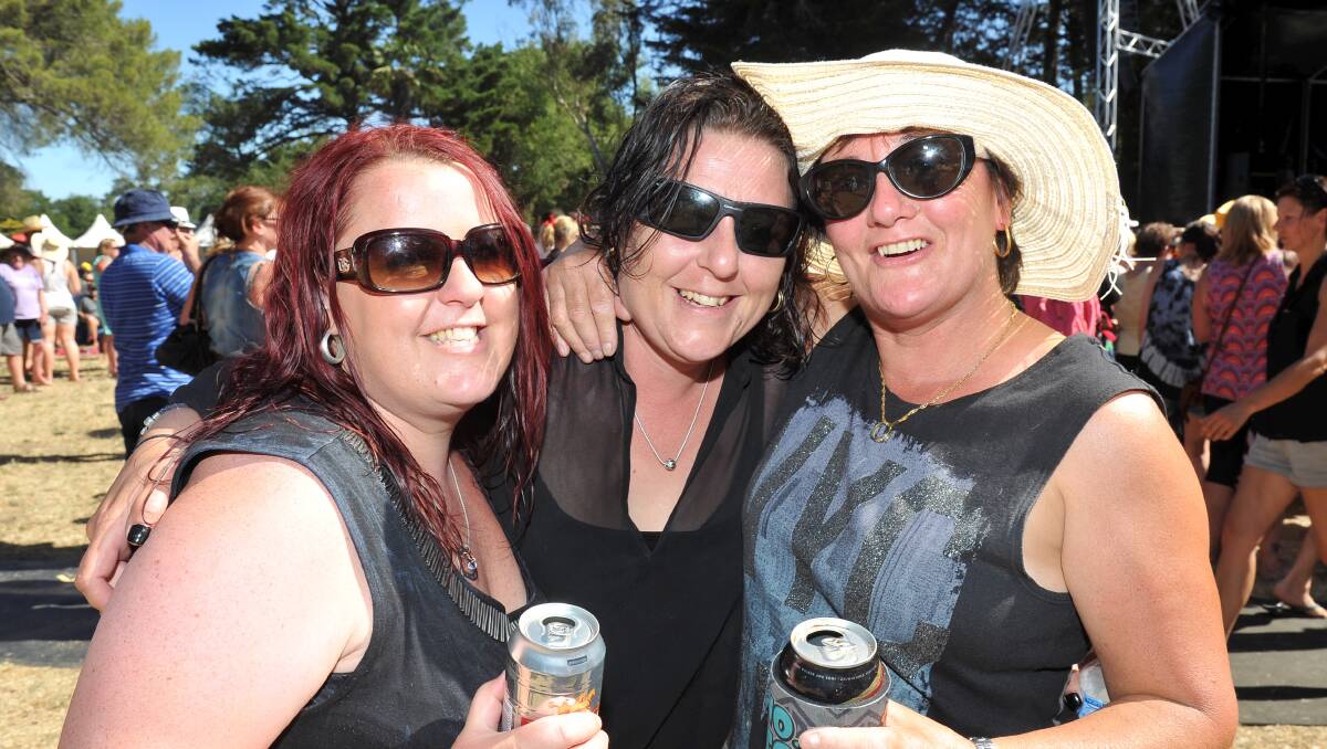 Red Hot Summer Tour. Jen Williams, Shona Huntly, Lyndal Keating. . Pic Lachlan Bence. 