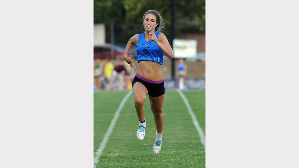Nadia Domaschenz in the Heat 3 Womens 120m Gift. Picture: Justin Whitelock 