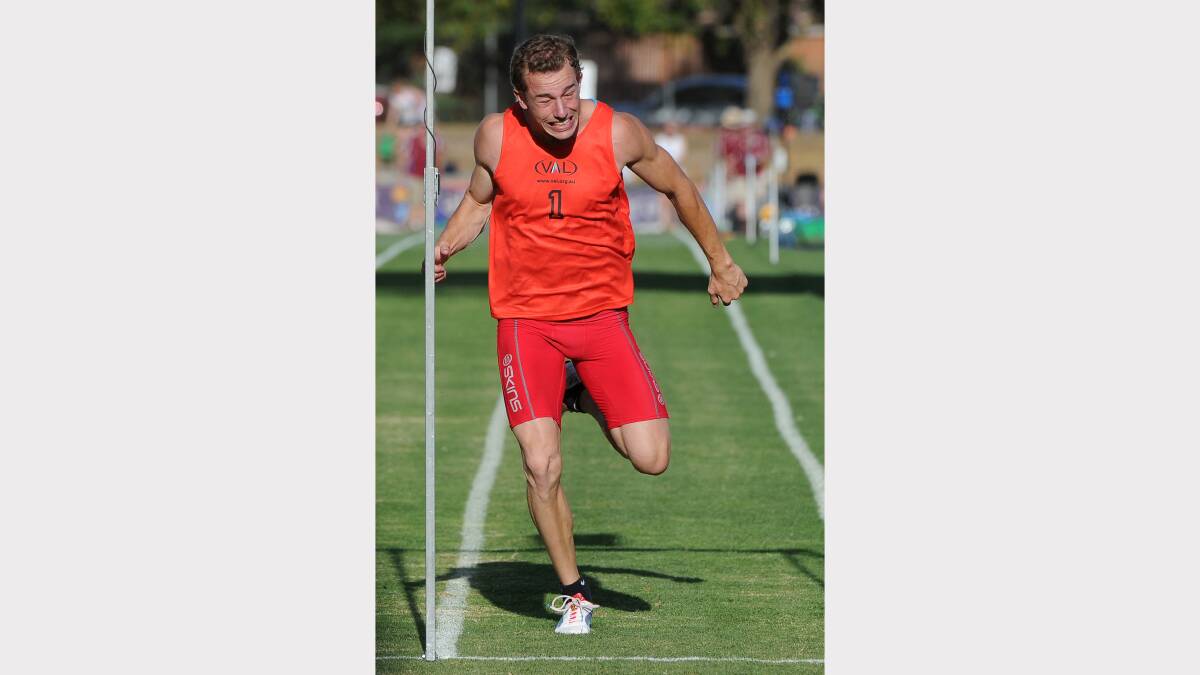 Joel Bee in the Heat 7 Mens 120m Gift. Picture: Justin Whitelock 