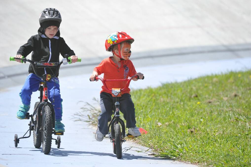 Kids Cycling at the Sebastopol Velodrome  Jett Craggill and Jake Crack Pic Lachlan Bence