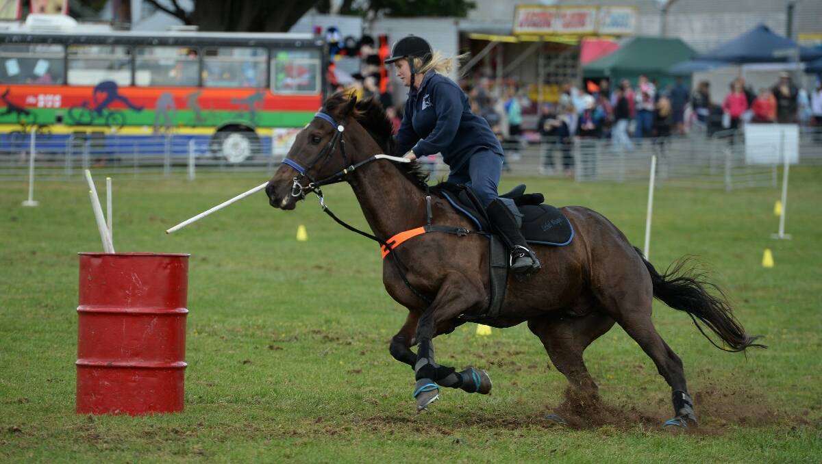 Jacqui Burns on Lethal Weapon, from Gembrook. Championship Flag and Barrel