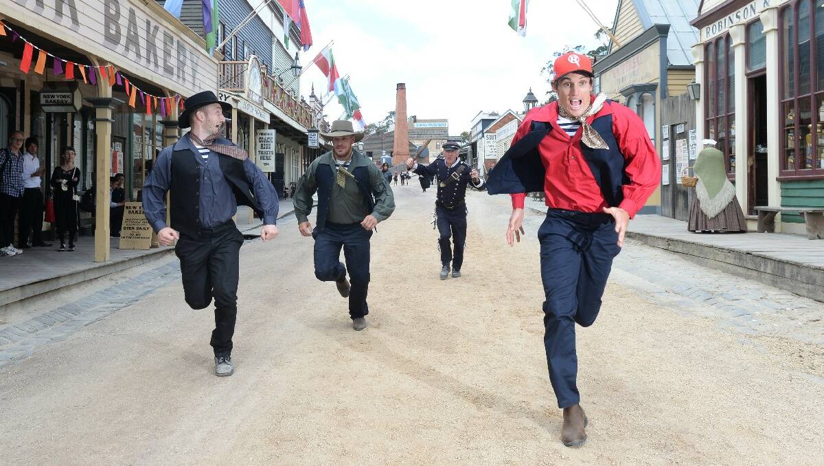 Melbourne Renegades in town. Peter Nevill, Aaron Finch, Peter Bray (from Sovereign Hill) and Will Sheridan