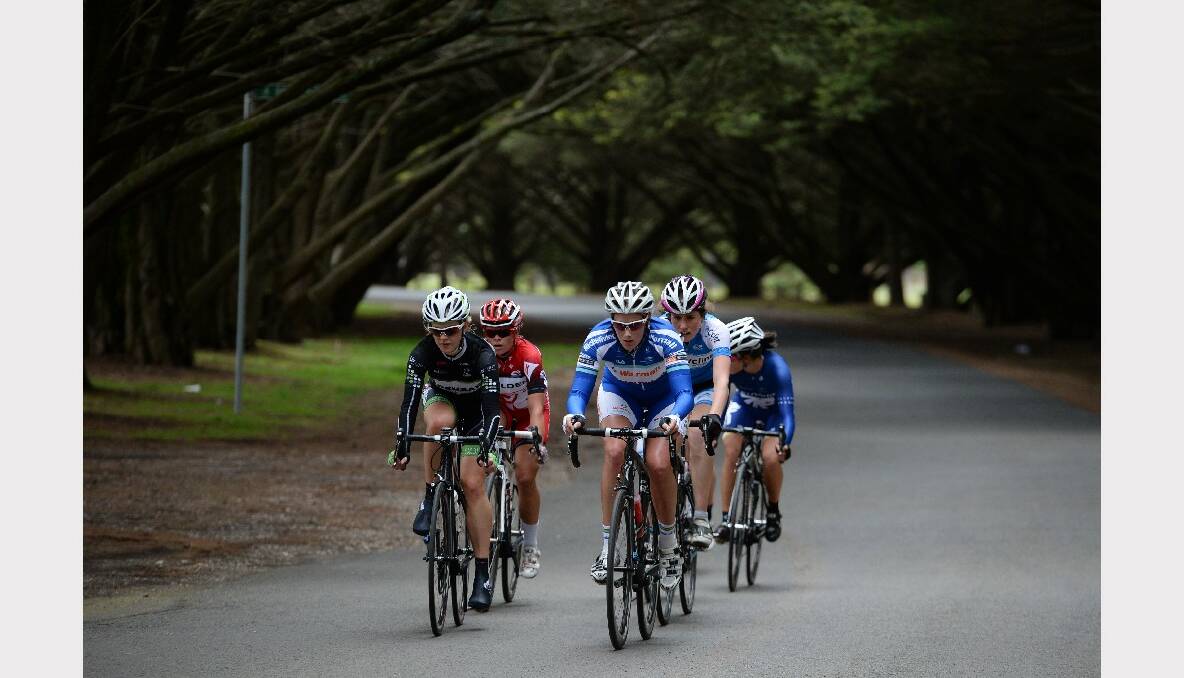Tour of the Goldfields- Stage One- 20km Criterium at Victoria Park. Sarah Kent and Zoe Watters. PHOTO: KATE HEALY