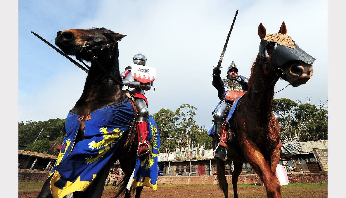 Wayne Rigg (Southern Cross colours) and Justin Holland. Photo: Jeremy Bannister.