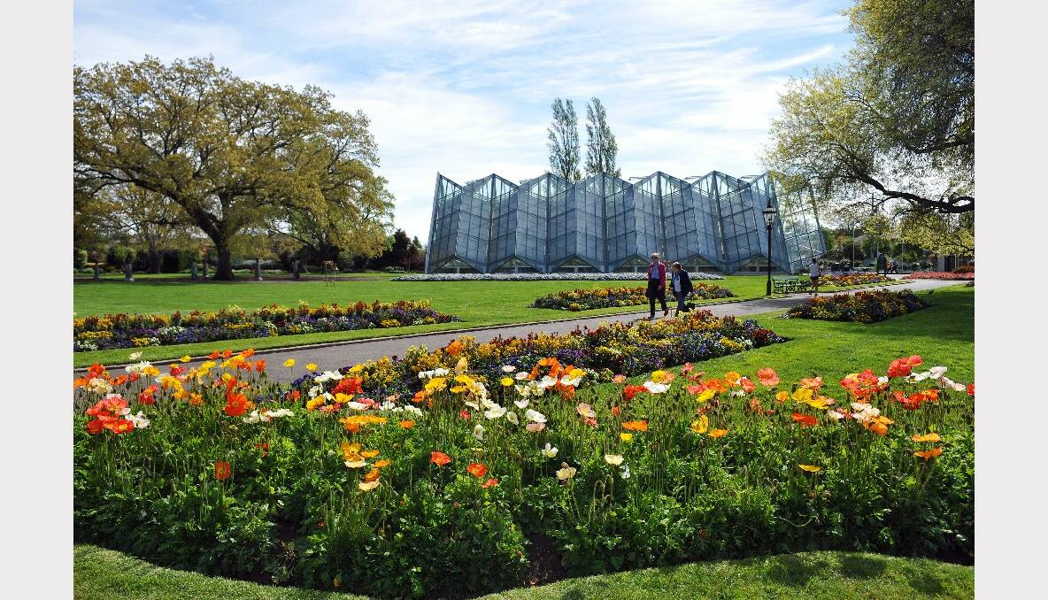 THE BALLARAT BOTANICAL GARDENS: This covers 40ha and is divided into three distinct sections - north, central and south. The gardens have many walking tracks, where the public can view the wide range of flora, see the pavilion, the Prime Minister's Walk and go to the Sound Shell.
