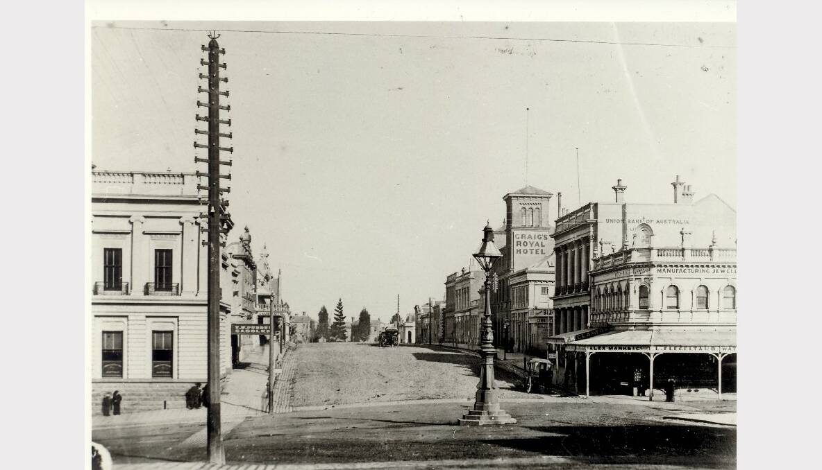 Lydiard Street, looking south. SOURCE: GOLD MUSEUM, SOVEREIGN HILL.