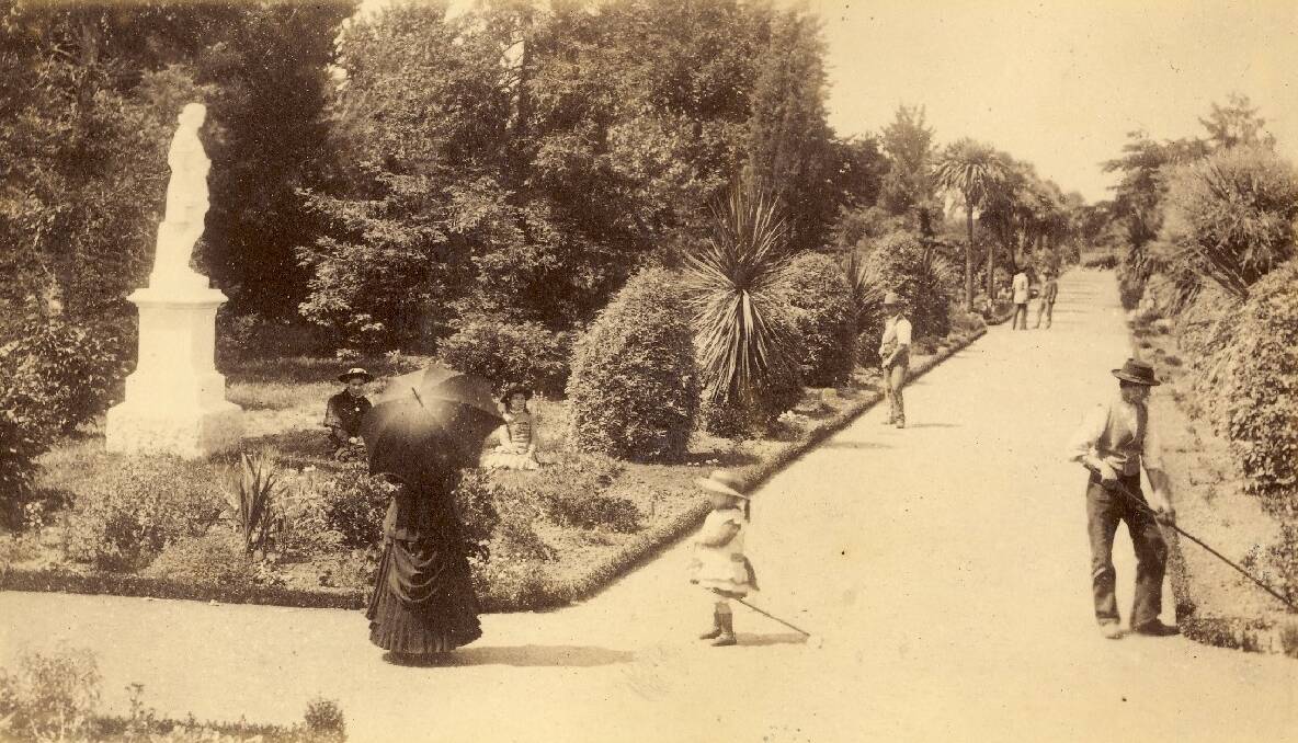 Gardeners at the Ballarat Botanical Gardens. SOURCE: GOLD MUSEUM, SOVEREIGN HILL.