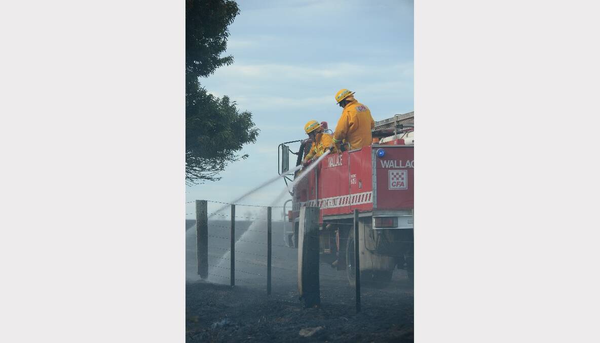 Fire crews fighting the Yendon fire this afternoon. PICTURES: ADAM TRAFFORD.