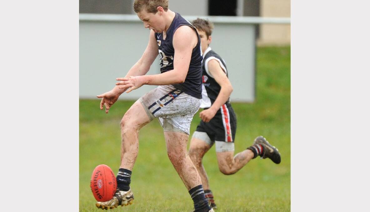 Dylan Trickey in the weekend's clash between Creswick and Ballan U/15s. PICTURE: JUSTIN WHITELOCK. 