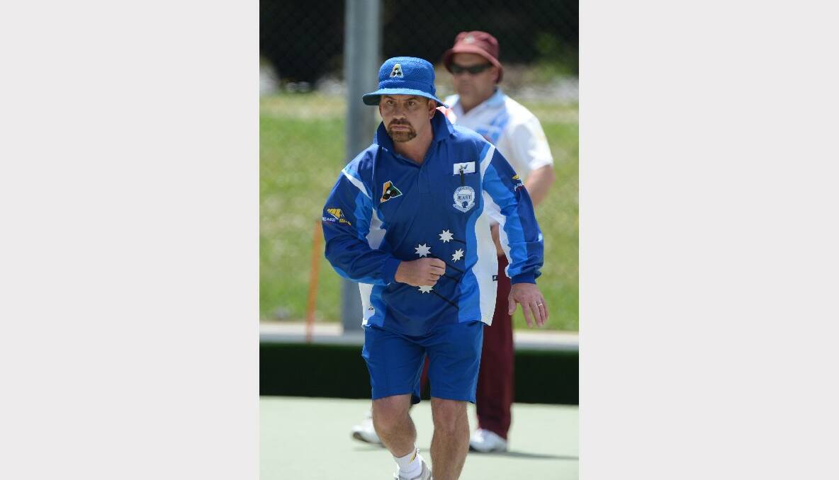 LAWN BOWLS - DIV 1 - BMS (in maroon and White) V BALLARAT EAST (in blue) Chris McDonald BE