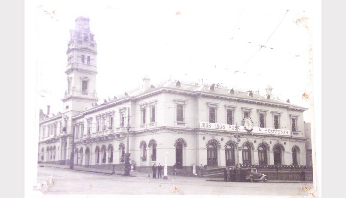Ballarat Post Office at the corner of Sturt and Lydiard Streets. The building is decorated around the windows and a sign mounted on the building reads "1838-1938 Post a Souvenier". SOURCE: THE BALLARAT HISTORICAL SOCIETY.